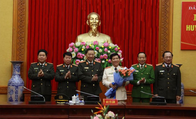 Trao Huy hiệu 30 năm tuổi Đảng cho Thứ trưởng Nguyễn Văn Sơn - Ảnh minh hoạ 3