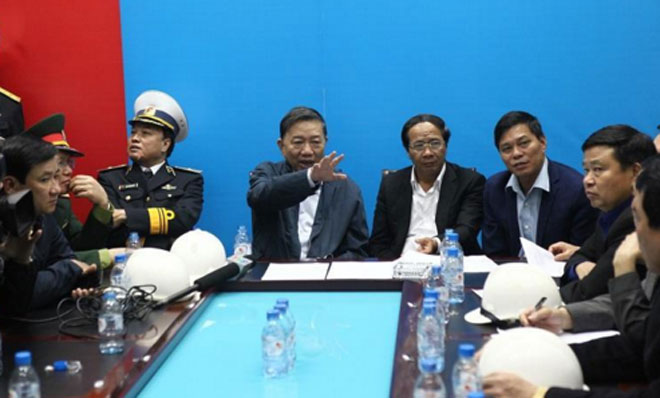 Bộ Trưởng Bộ Công an Tô Lâm cùng lãnh đạo thành phố chỉ đạo công tác chữa cháy.