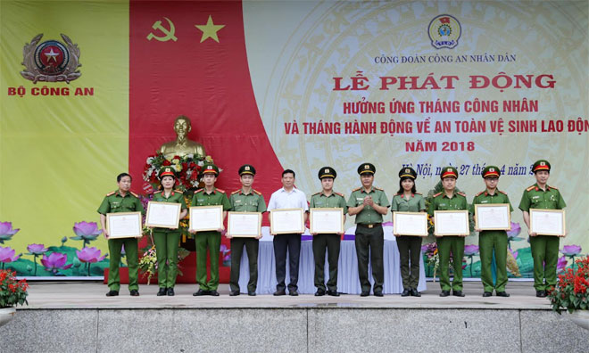 Phát động Tháng Công nhân và Tháng hành động về ATVSLĐ trong CAND - Ảnh minh hoạ 3