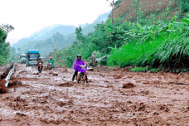 Nỗ lực giúp dân khắc phục hậu quả mưa lũ, khôi phục sản xuất