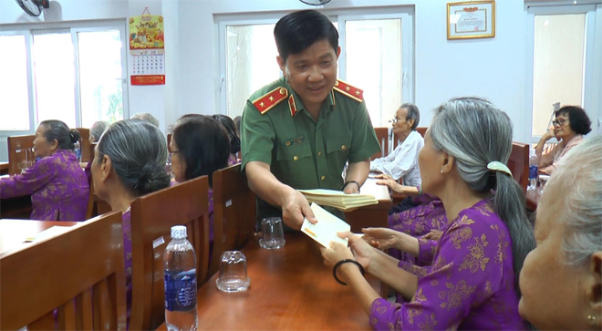 Thứ trưởng Nguyễn Văn Sơn thăm Trung tâm phụng dưỡng người có công cách mạng - Ảnh minh hoạ 2