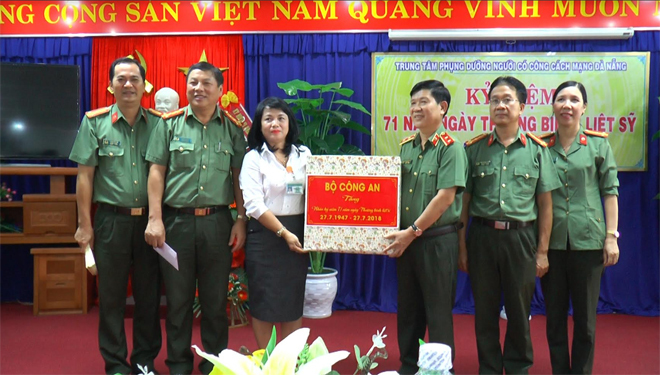 Thứ trưởng Nguyễn Văn Sơn thăm Trung tâm phụng dưỡng người có công cách mạng