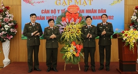 Thứ trưởng Nguyễn Văn Sơn chúc mừng đội ngũ cán bộ y tế CAND nhân Ngày Thầy thuốc Việt Nam