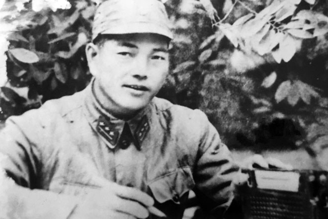 Ông Lê Xuân Vi thời trẻ trong quãng thời gian xây địa đạo.