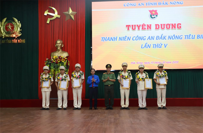 Tọa đàm 50 năm thực hiện Di chúc Chủ tịch Hồ Chí Minh và Tuyên dương “Thanh niên Công an Đắk Nông tiêu biểu - Ảnh minh hoạ 2