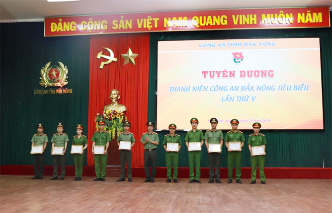 Tọa đàm 50 năm thực hiện Di chúc Chủ tịch Hồ Chí Minh và Tuyên dương “Thanh niên Công an Đắk Nông tiêu biểu - Ảnh minh hoạ 3