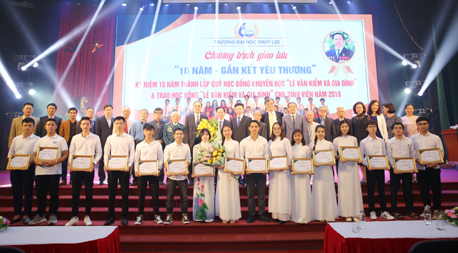 Hai doanh nhân Việt Nam lọt vào top 10 “Anh hùng từ thiện” châu Á