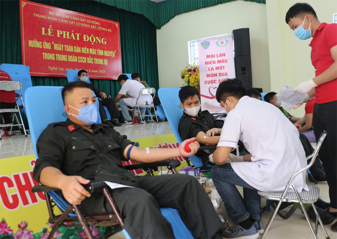 Hàng trăm cán bộ, chiến sĩ Công an hiến máu tình nguyện - Ảnh minh hoạ 6