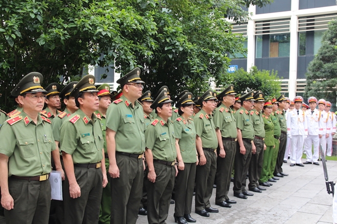 Đảng ủy Công an Trung ương, lãnh đạo Bộ Công an dâng hương tưởng niệm Chủ tịch Hồ Chí Minh