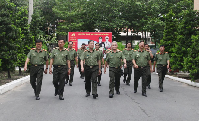 Thứ trưởng Lê Tấn Tới kiểm tra công tác tại Bộ Tư lệnh cảnh vệ phía Nam