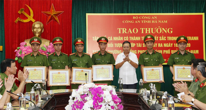 Khen thưởng Công an tỉnh Hà Nam khám phá nhanh vụ cướp tài sản - Ảnh minh hoạ 2