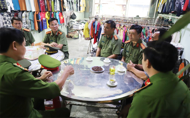 Công an tỉnh Đắk Nông thăm gia đình liệt sĩ CAND - Ảnh minh hoạ 2