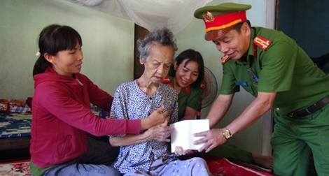 Nhiều việc làm thiết thực chăm sóc các Mẹ Việt Nam anh hùng, gia đình chính sách khó khăn