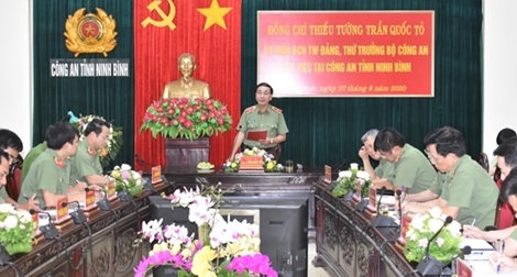 Thứ trưởng Trần Quốc Tỏ làm việc với Công an tỉnh Ninh Bình