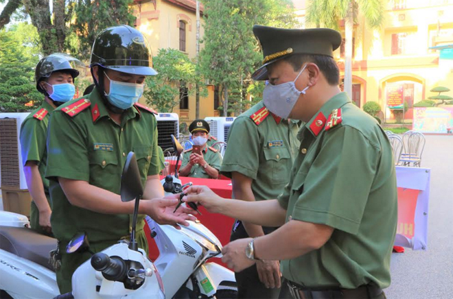 Bàn giao phương tiện cho Công an xã, thị trấn biên giới tỉnh Lạng Sơn
