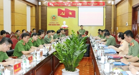 Thứ trưởng Nguyễn Văn Sơn kiểm tra công tác ứng phó lụt bão tại Quảng Bình