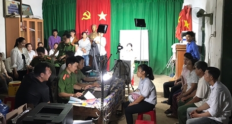 Tình quân dân trong thực hiện “chiến dịch” cấp thẻ CCCD ở Đắk Nông