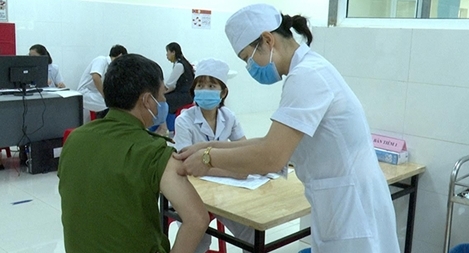 Tiêm vaccine COVID-19 cho CBCS Công an tỉnh Sơn La