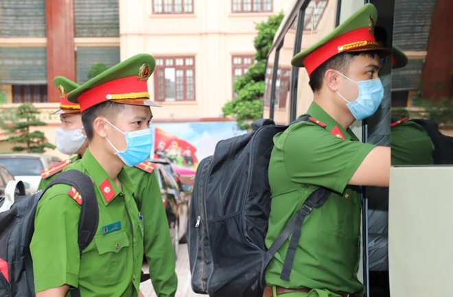 Công an Bắc Giang tăng cường CBCS cho tuyến đầu phòng chống dịch