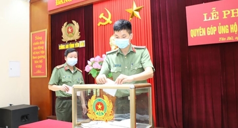 Cụm thi đua số 3 hỗ trợ Công an tỉnh Bắc Giang 500 triệu đồng chống dịch