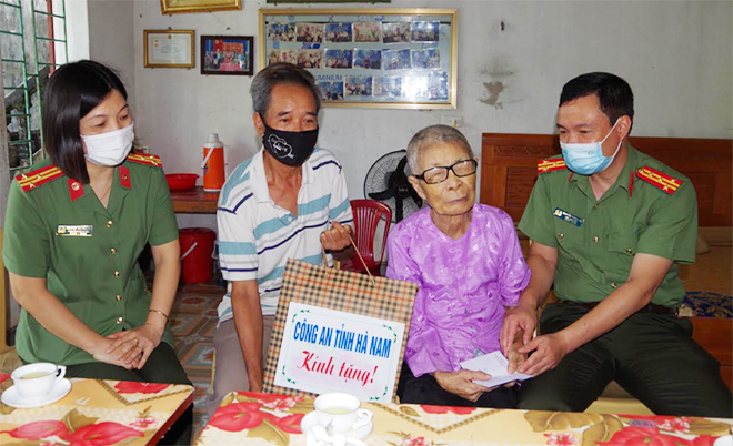 Công an tỉnh Hà Nam thăm, tặng quà các Trung tâm điều dưỡng thương bệnh binh - Ảnh minh hoạ 2