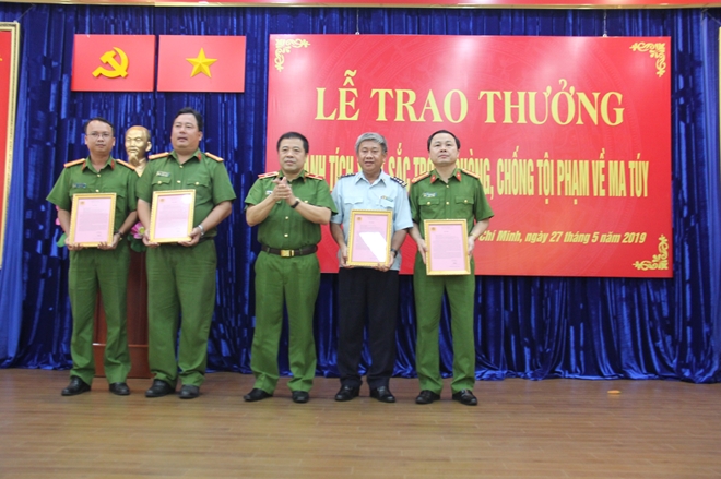 Khen thưởng các đơn vị phá đường dây ma túy hơn 500kg ở TP Hồ Chí Minh - Ảnh minh hoạ 2