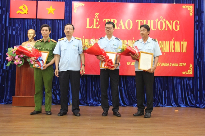 Khen thưởng các đơn vị phá đường dây ma túy hơn 500kg ở TP Hồ Chí Minh