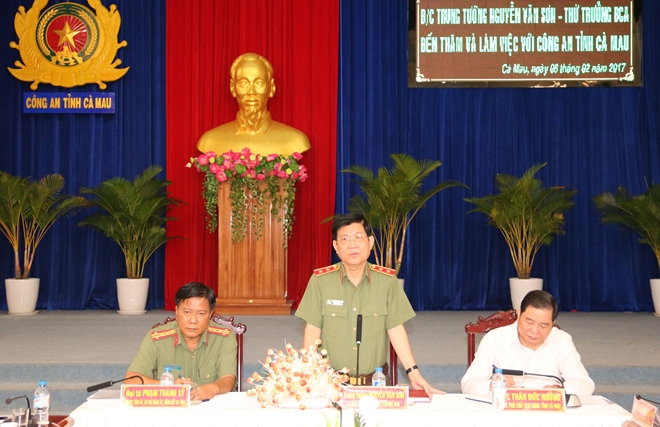 Thứ trưởng Nguyễn Văn Sơn kiểm tra công tác tại Công an Cà Mau