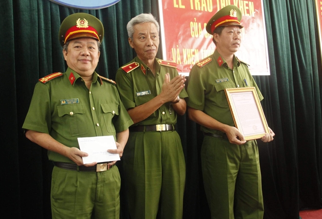 Khen thưởng Công an quận Tân Phú vì thành tích liên tục phá án nghiêm trọng - Ảnh minh hoạ 2