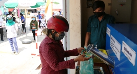 Cây "ATM gạo" thứ 4 của Báo CAND đến với bà con nghèo huyện biên giới