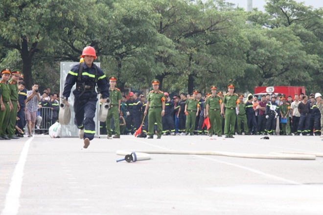 Hội thao nghiệp vụ chữa cháy, cứu nạn cứu hộ lực lượng PCCC Thủ đô - Ảnh minh hoạ 11