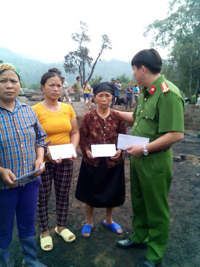 Lãnh đạo Công an tỉnh Hà Giang thăm hỏi, hỗ trợ  cho các gia đình bị hỏa hoạn - Ảnh minh hoạ 2