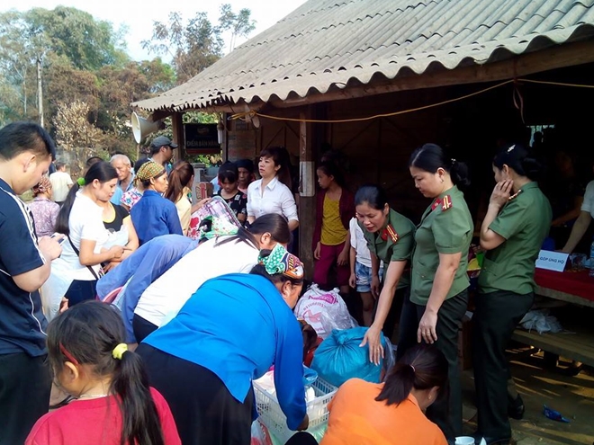 Lãnh đạo Công an tỉnh Hà Giang thăm hỏi, hỗ trợ  cho các gia đình bị hỏa hoạn - Ảnh minh hoạ 3