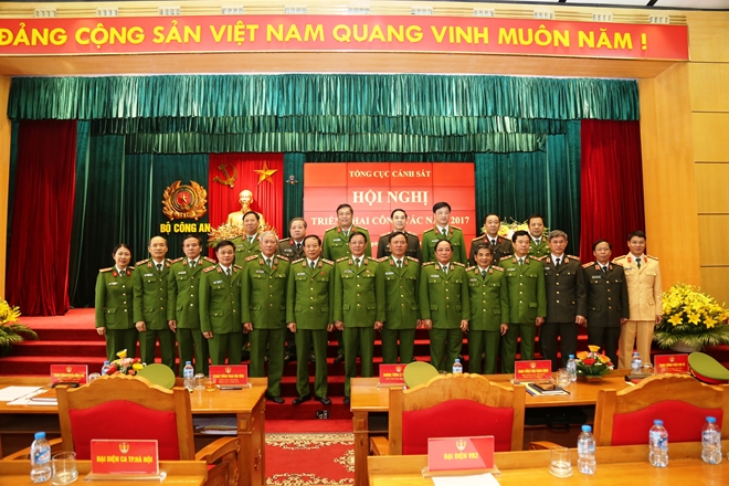 Thứ trưởng Lê Qúy Vương và các đại biểu tham dự Hội nghị