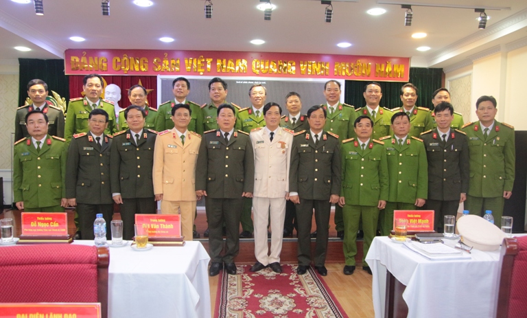 Cục Cảnh sát PCCC và CNCH đón nhận Huân chương Quân công hạng Ba