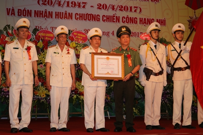 Trại giam Tân Lập đón nhận Huân chương chiến công hạng Nhì - Ảnh minh hoạ 2