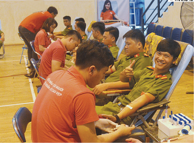 Đoàn thanh niên Công an tỉnh Tuyên Quang tham gia hiến máu tình nguyện