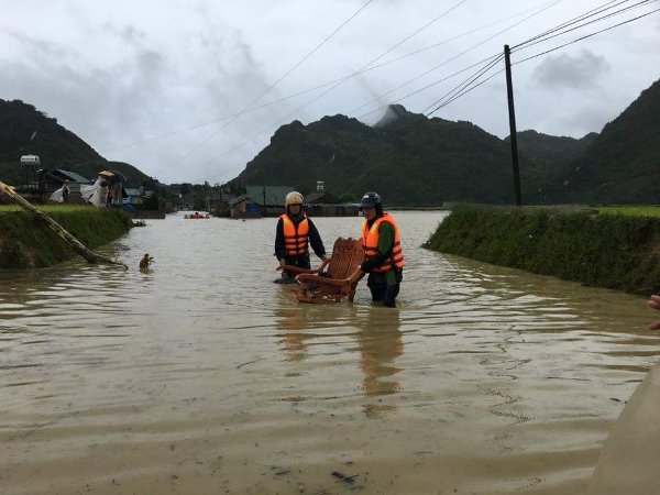 Lực lượng Công an giúp dân khắc phục mưa lũ - Ảnh minh hoạ 3