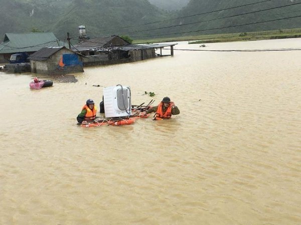 Lực lượng Công an giúp dân khắc phục mưa lũ - Ảnh minh hoạ 4