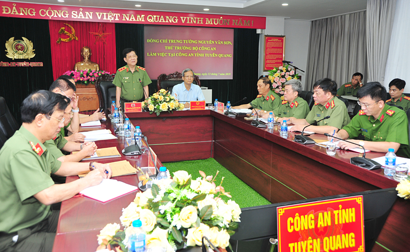 Thứ trưởng Nguyễn Văn Sơn kiểm tra công tác tại Công an tỉnh Tuyên Quang
