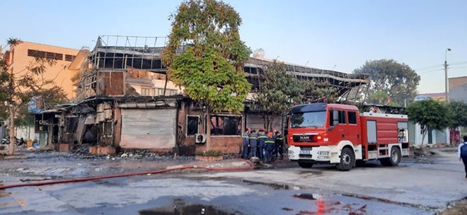 4 nạn nhân tử vong trong vụ cháy là nhân viên quán lẩu 4 nạn nhân tử vong trong vụ cháy là nhân viên quán lẩu