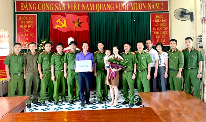 Gia đình cháu bé bị bắt cóc cảm ơn Công an Tuyên Quang