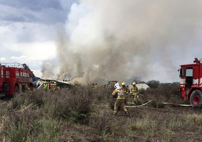 Máy bay chở 100 người rơi tại Mexico