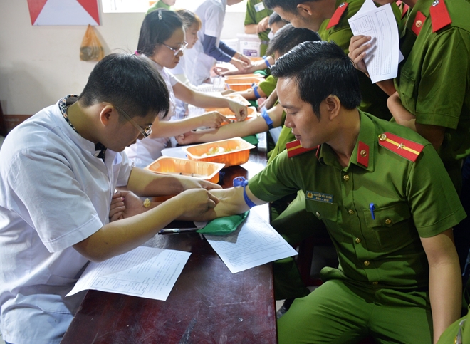 700 cán bộ, học viên Trung cấp CSND V tham gia hiến máu tình nguyện - Ảnh minh hoạ 4