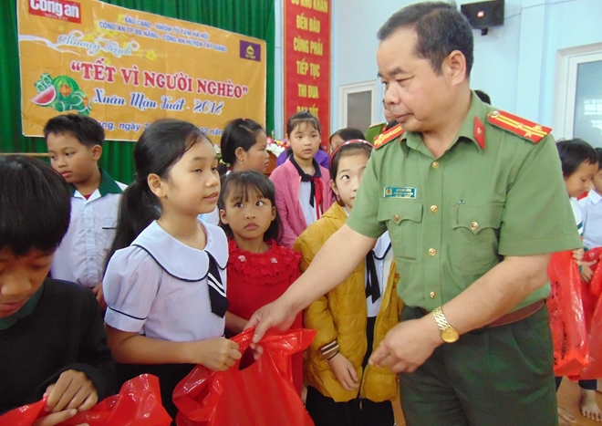 Thêm 500 suất quà đến với học sinh vùng núi Quảng Nam - Ảnh minh hoạ 3