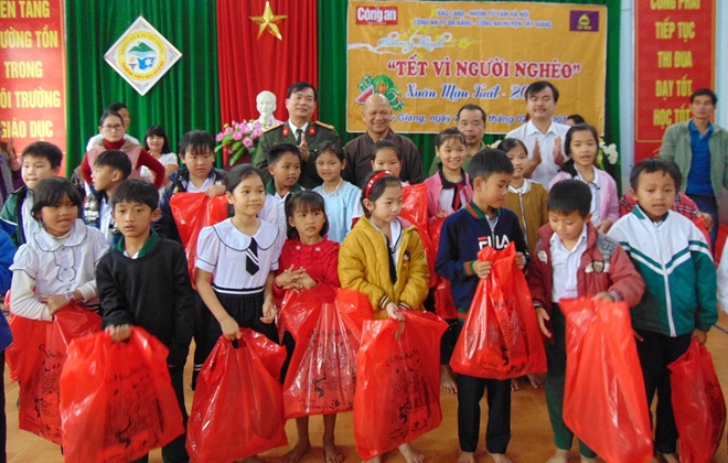 Thêm 500 suất quà đến với học sinh vùng núi Quảng Nam - Ảnh minh hoạ 4