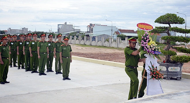 Trường Trung cấp CSND V dâng hương tri ân Chủ tịch Hồ Chí Minh và anh hùng, liệt sĩ - Ảnh minh hoạ 3