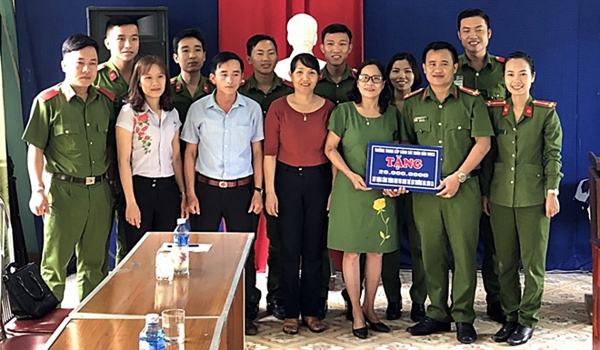 Học viên Trường Trung cấp CSND V “3 cùng” với người dân xứ Quảng