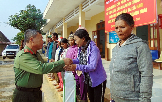 Bệnh viện 199 khám bệnh, cấp phát thuốc miễn phí cho người dân vùng biên giới Quảng Nam