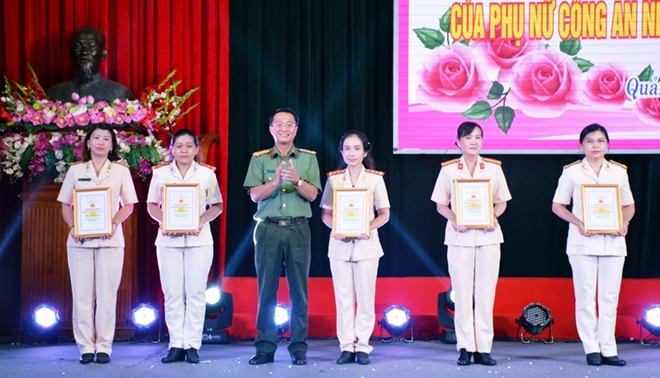 Thực hiện phong trào thi đua trong phụ nữ CA tỉnh Quảng Nam - Ảnh minh hoạ 2